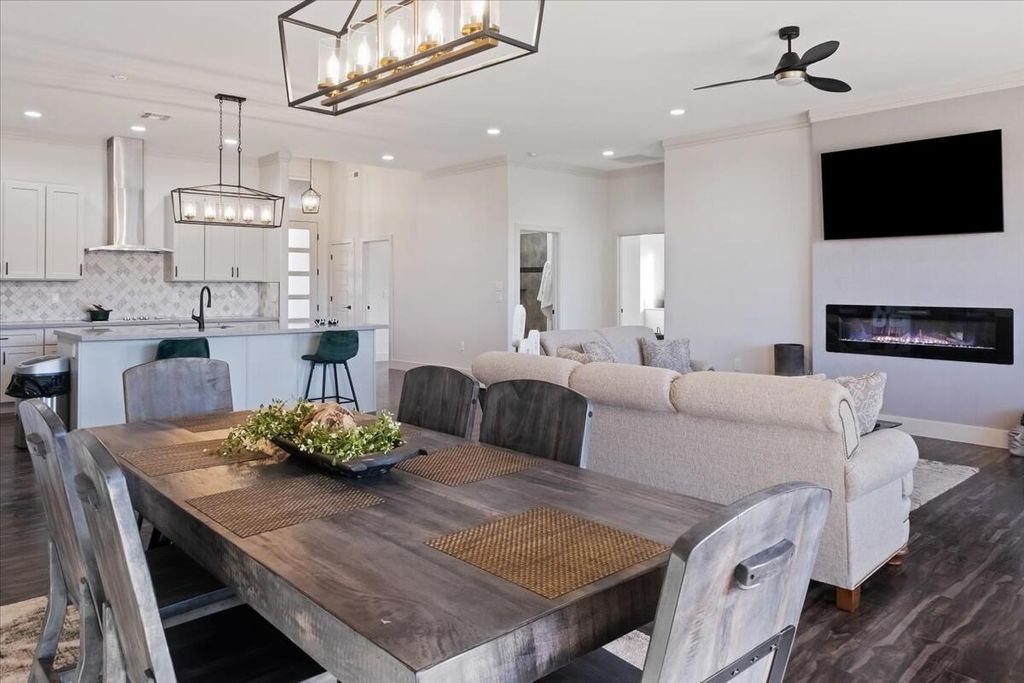 Photo of 2011 W Grand Teton RD, Hurricane, UT 84737 (MLS # 25-266293)
