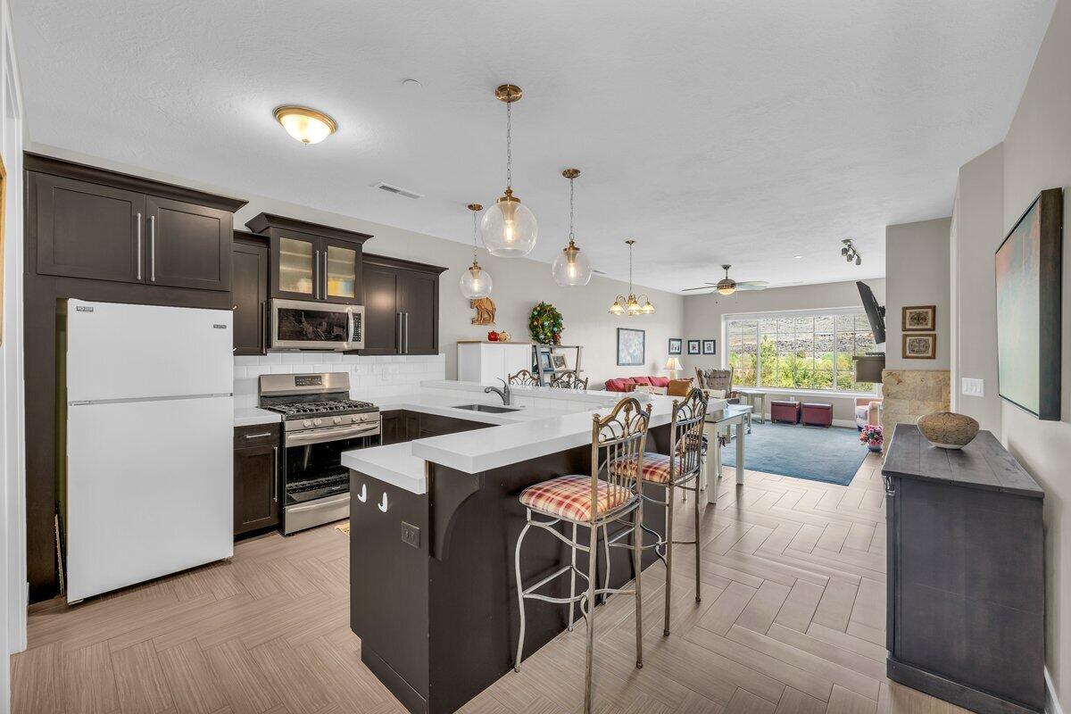 PELICAN HILLS CONDOMINIUMS - Residential