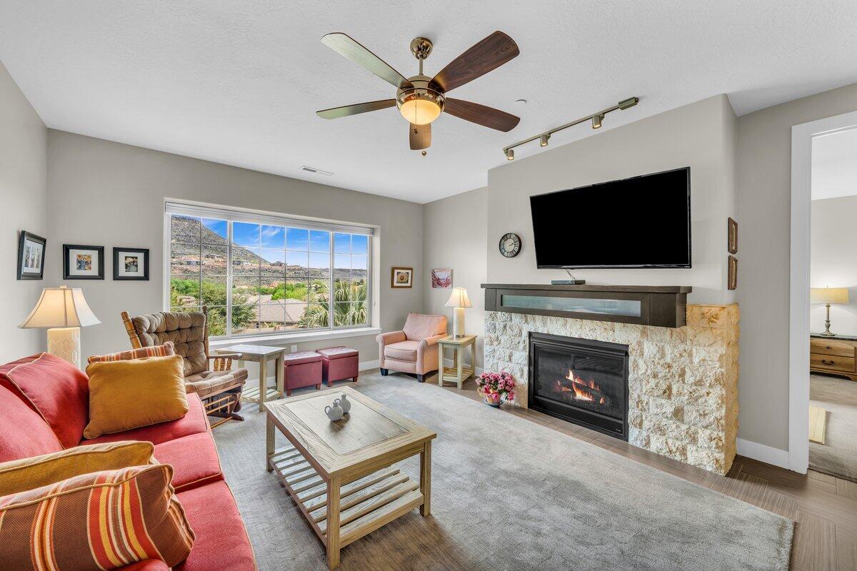 PELICAN HILLS CONDOMINIUMS - Residential