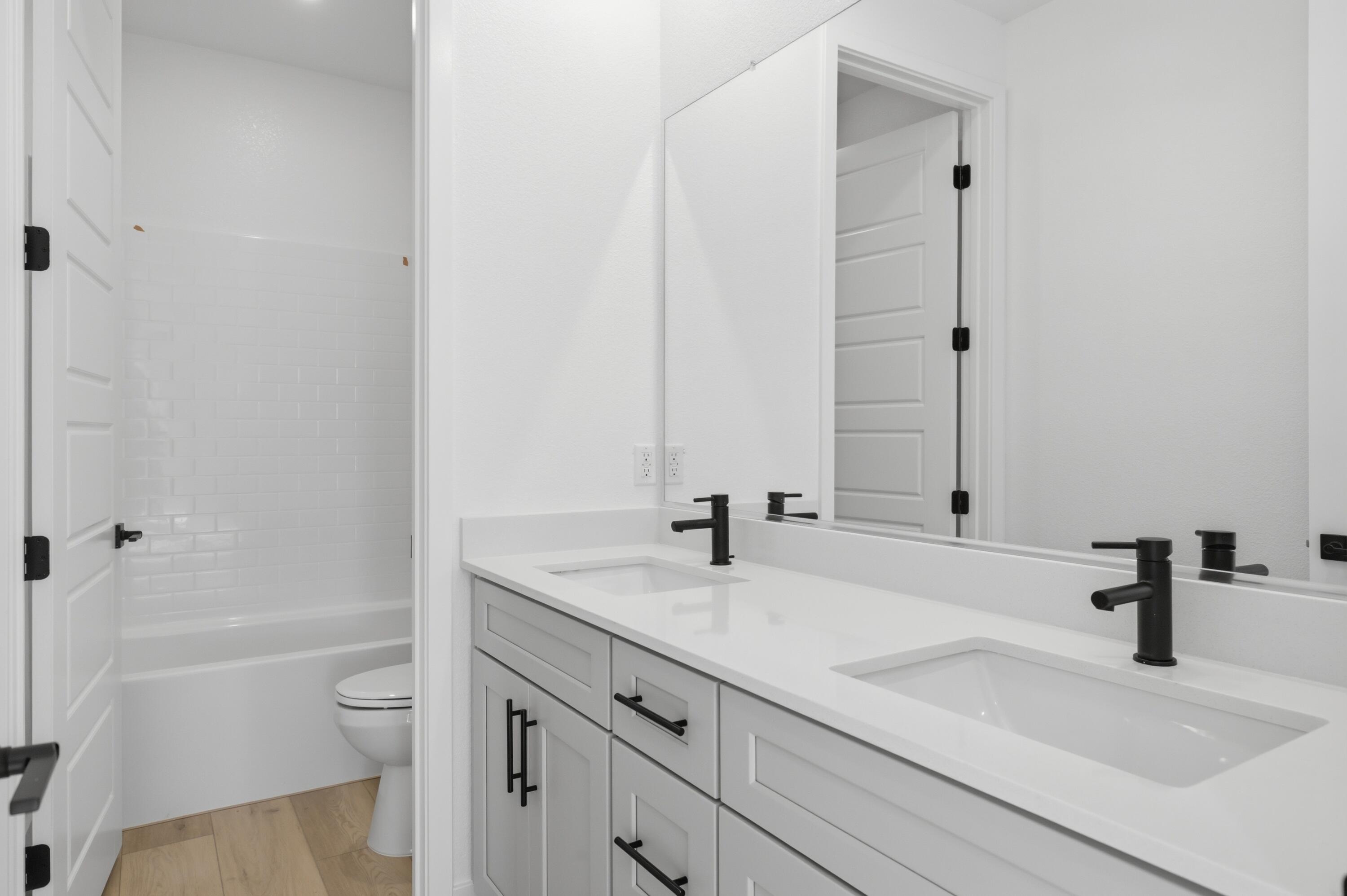 CECITA CREST AT DIVARIO - Residential