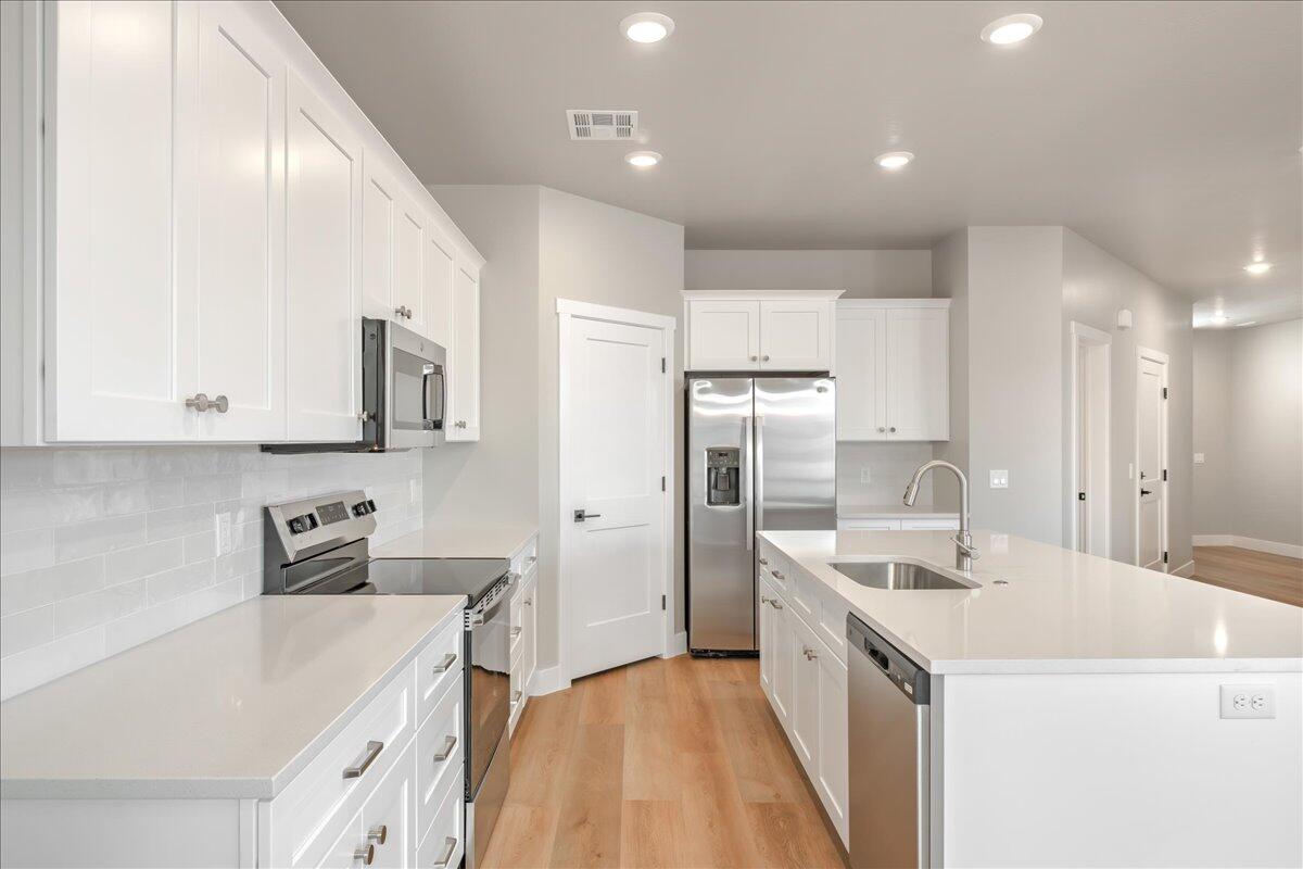 HURRICANE HEIGHTS TOWNHOMES - Residential