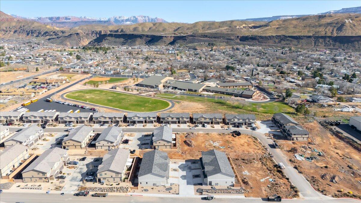 HURRICANE HEIGHTS TOWNHOMES - Residential