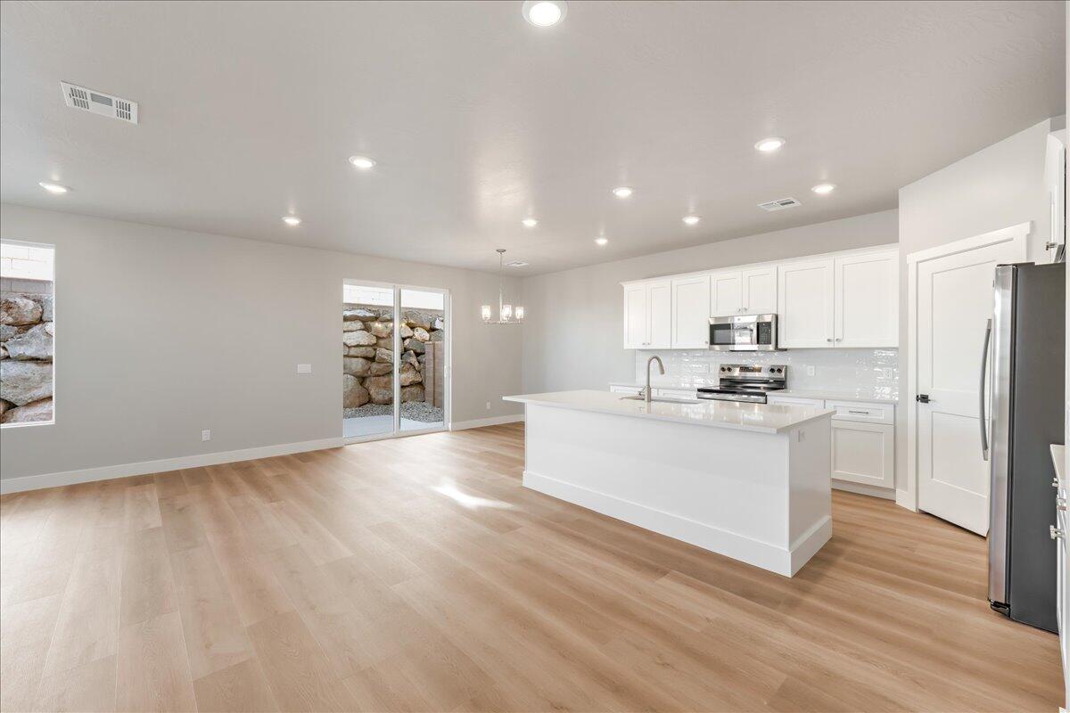 HURRICANE HEIGHTS TOWNHOMES - Residential