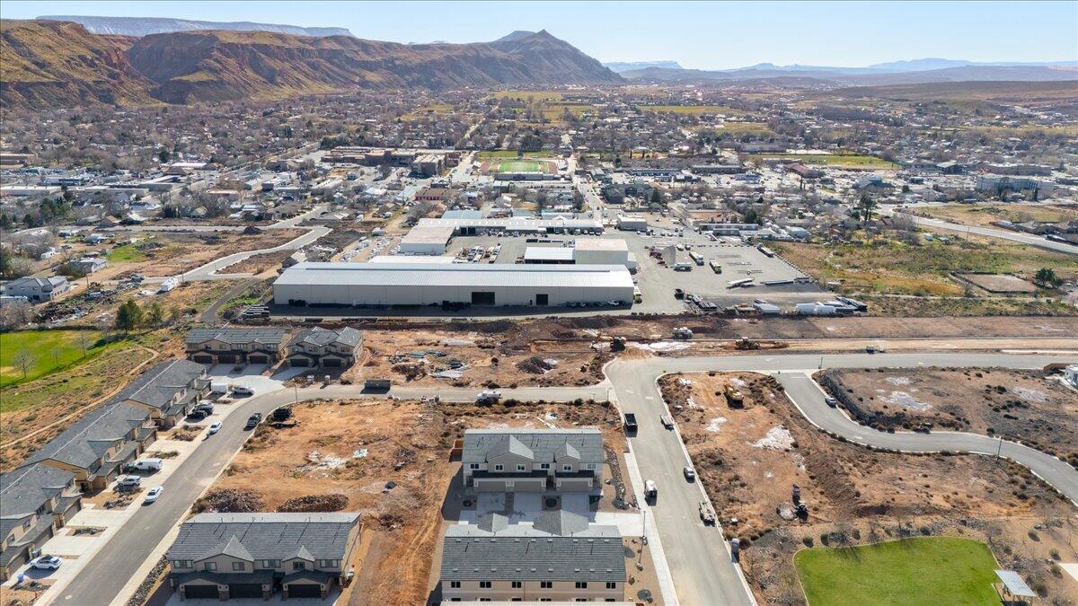 HURRICANE HEIGHTS TOWNHOMES - Residential