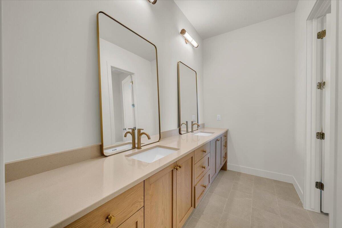 MOORLAND PARK - Residential