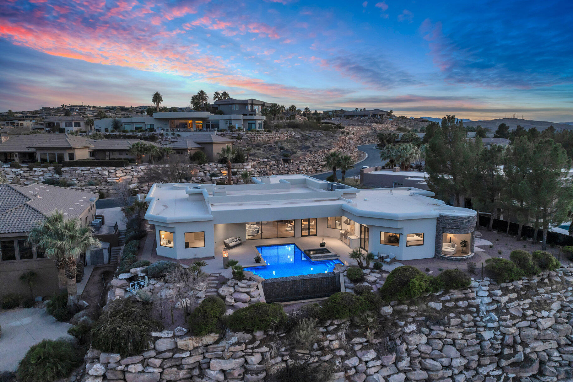 STONE CLIFF - Residential