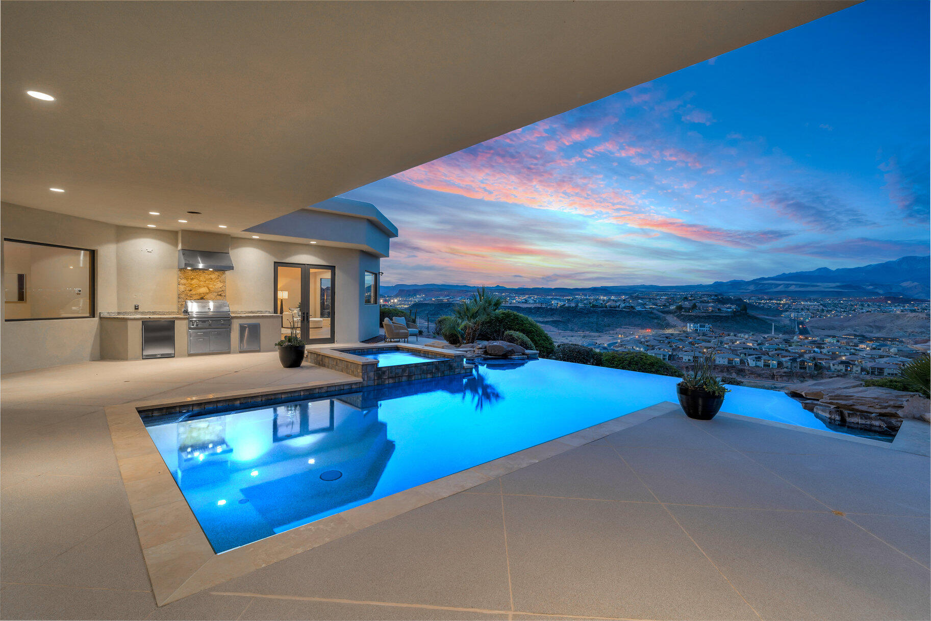 STONE CLIFF - Residential