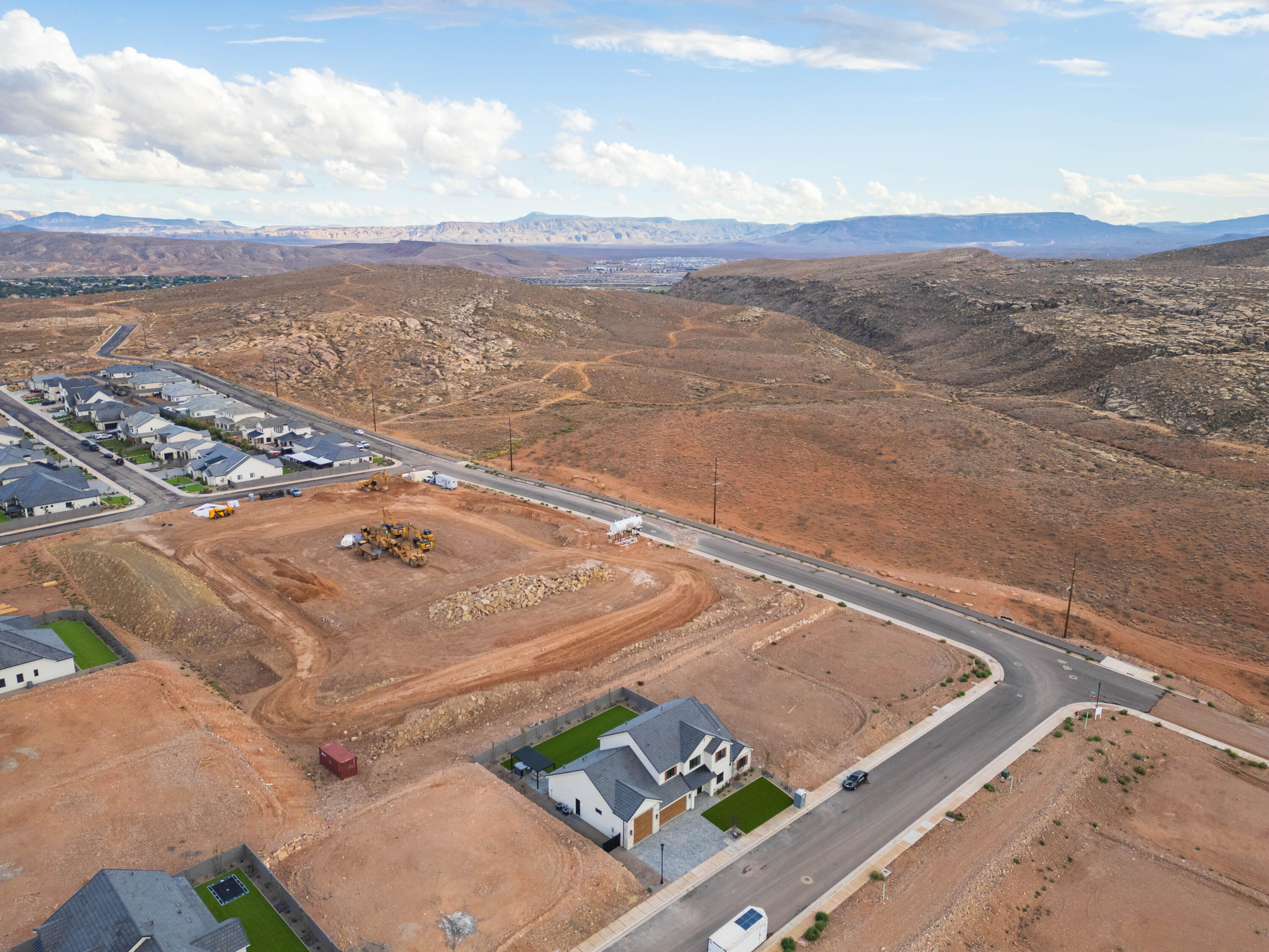 TONAQUINT RIDGE SUB - Residential