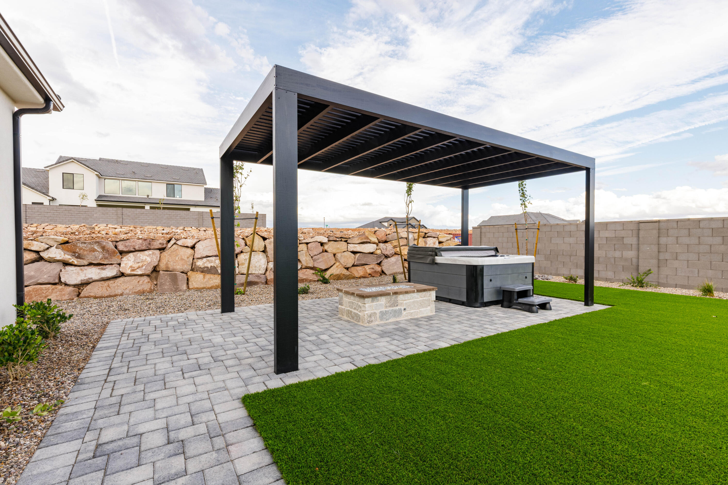 TONAQUINT RIDGE SUB - Residential