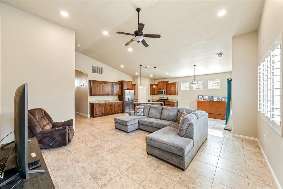 RED CLIFFS PARK - Residential