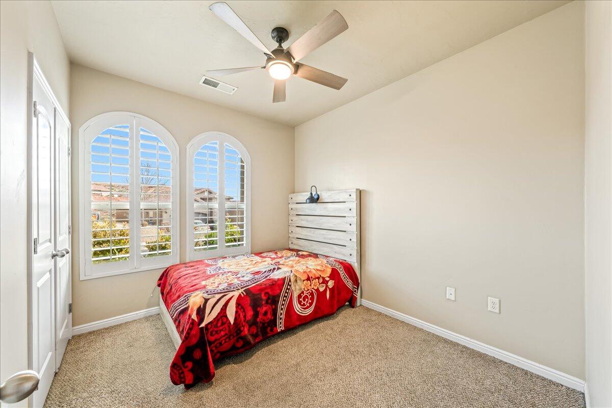 RED CLIFFS PARK - Residential