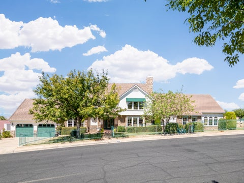 Photo of 1690 S Point DR, Saint George, UT 84790 (MLS # 26-274884)