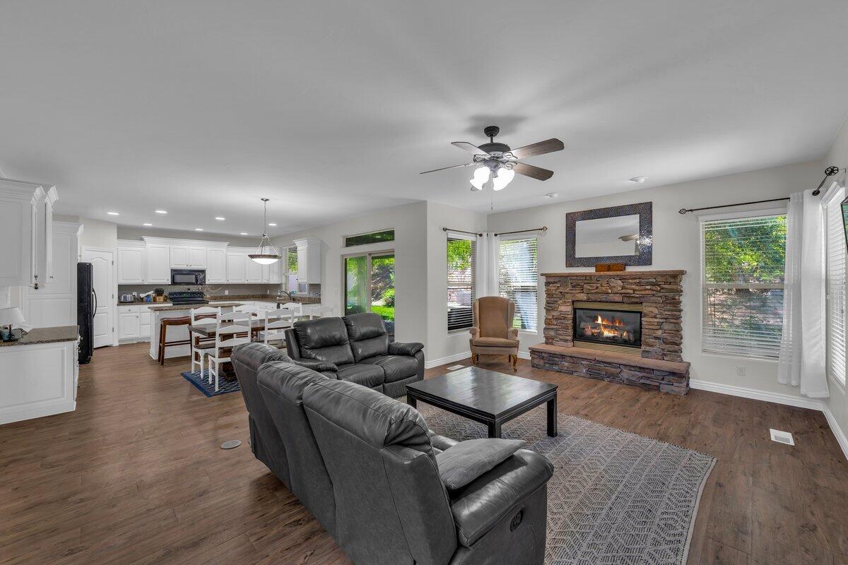 SPRINGS ESTATES - Residential