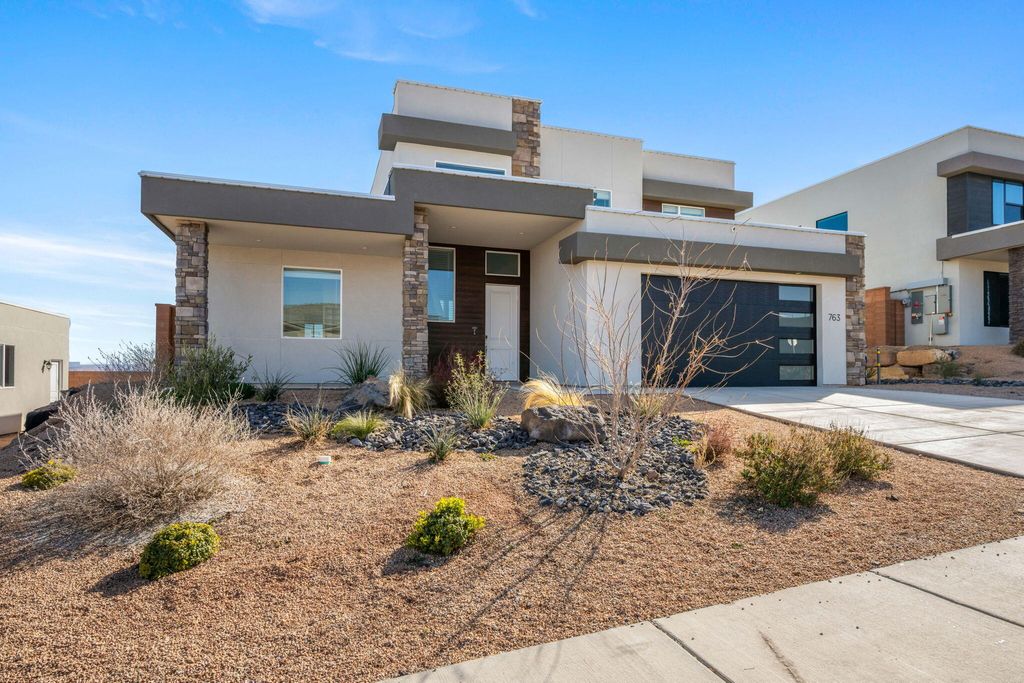 Photo of 763 S MINCIO LN, Saint George, UT 84770 (MLS # 26-268591)