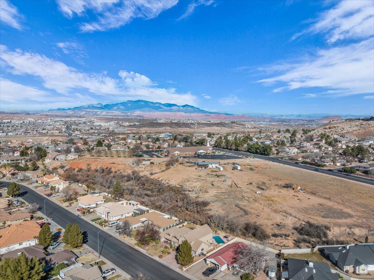 EAGLE'S LANDING - Residential