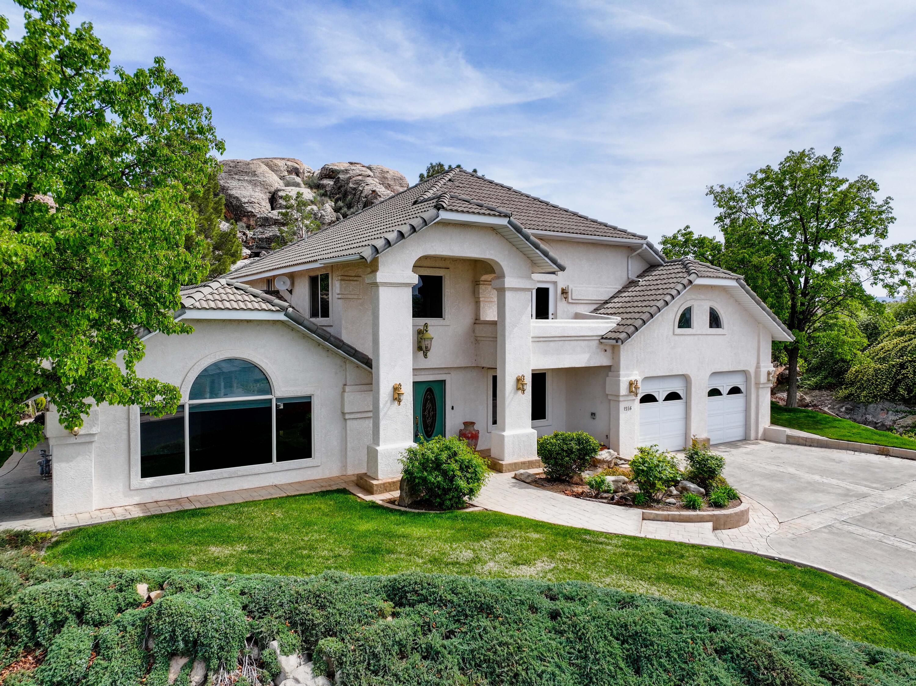 BOULDERS - Residential