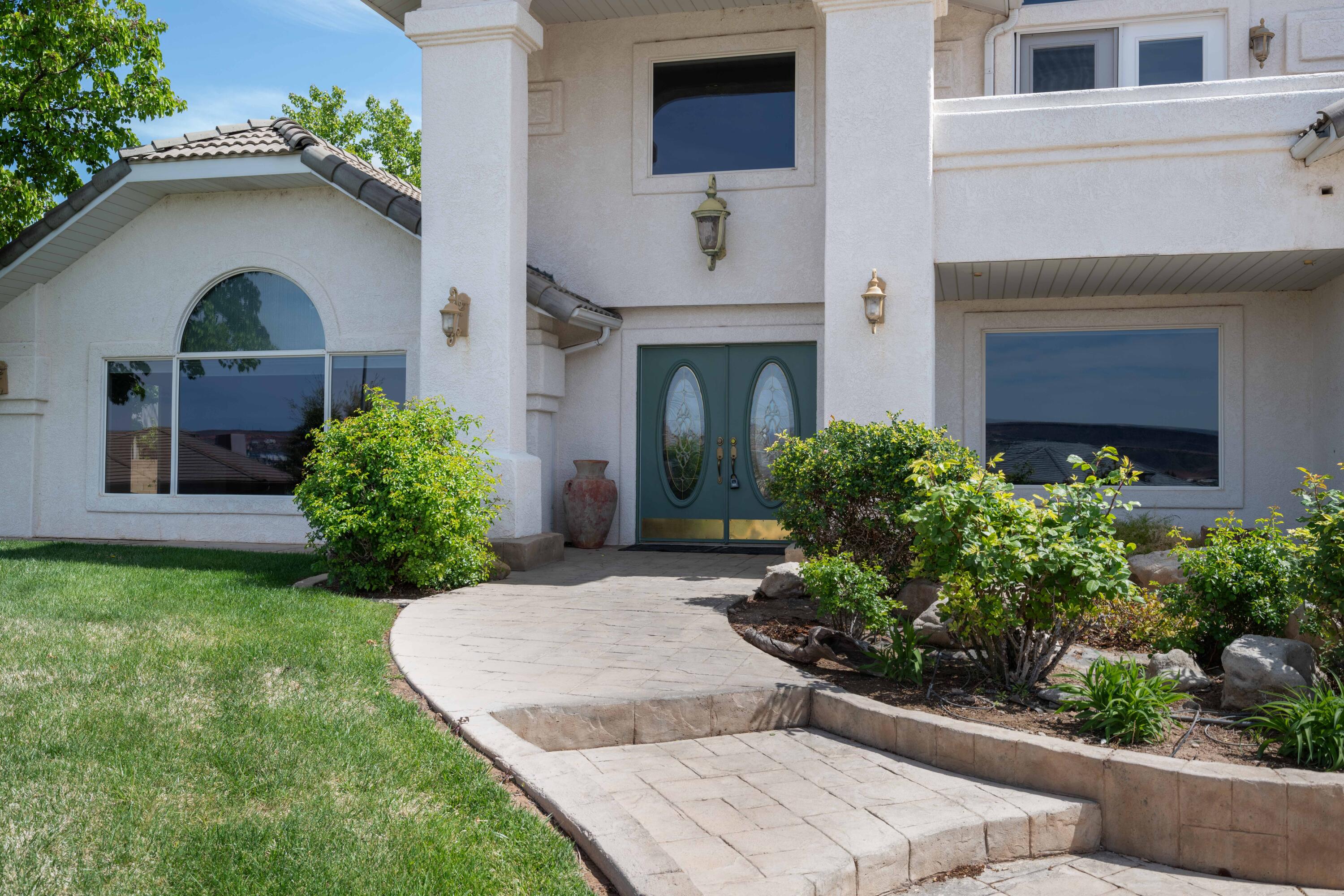 BOULDERS - Residential