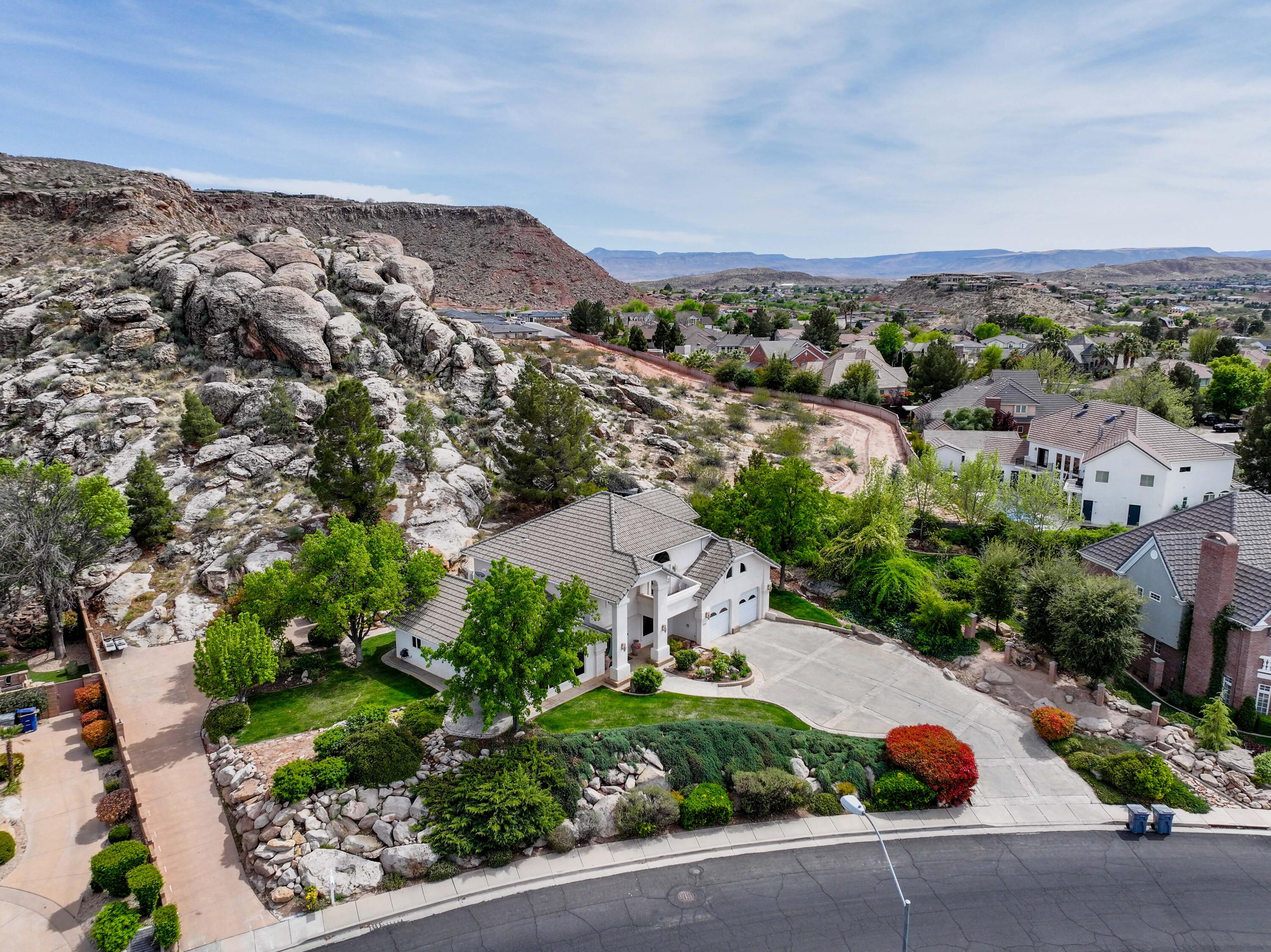 BOULDERS - Residential