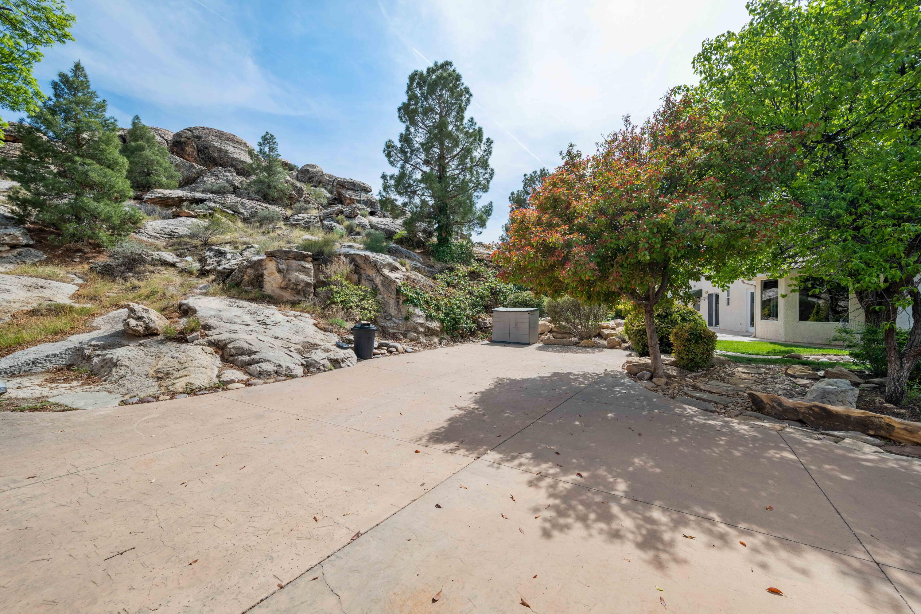 BOULDERS - Residential