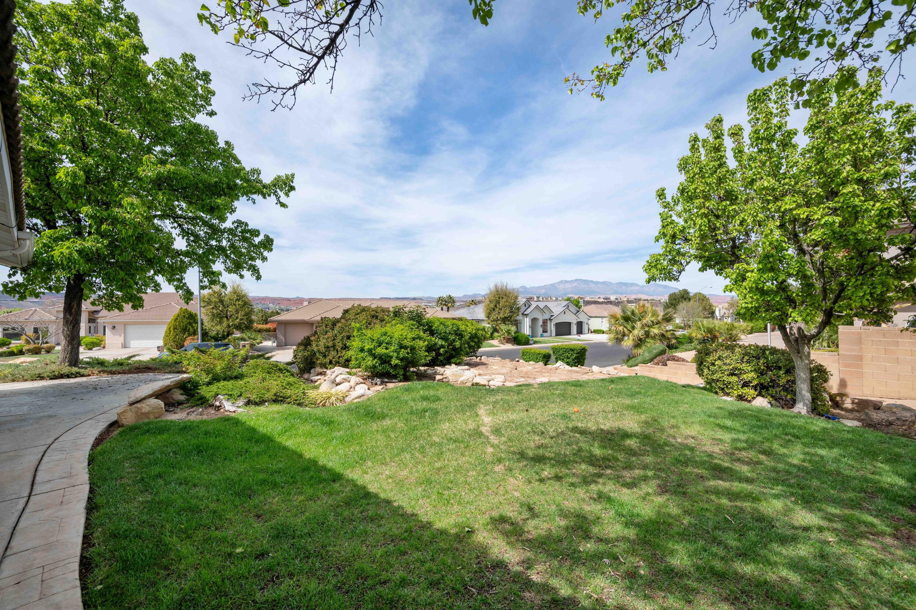 BOULDERS - Residential