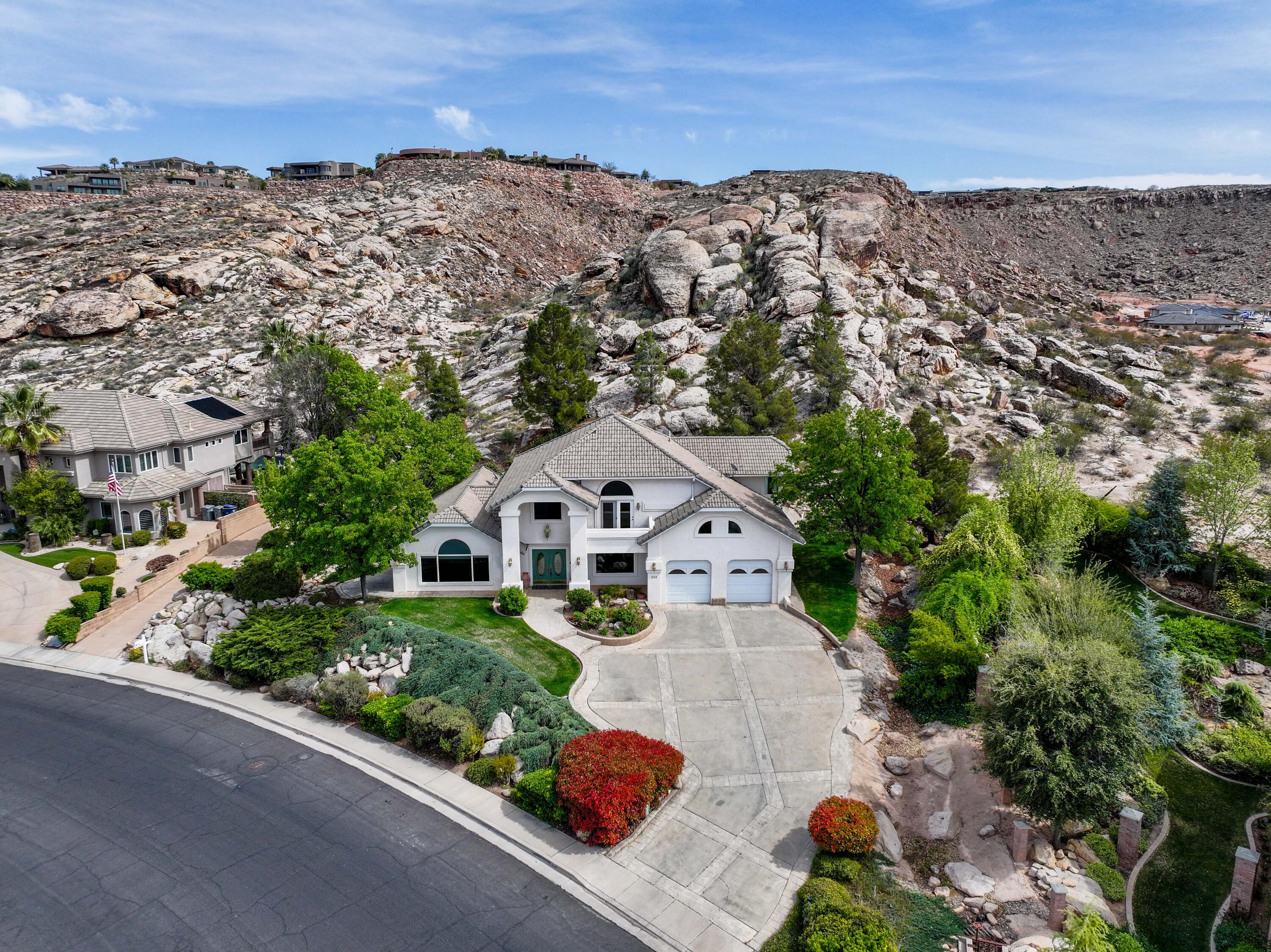 BOULDERS - Residential