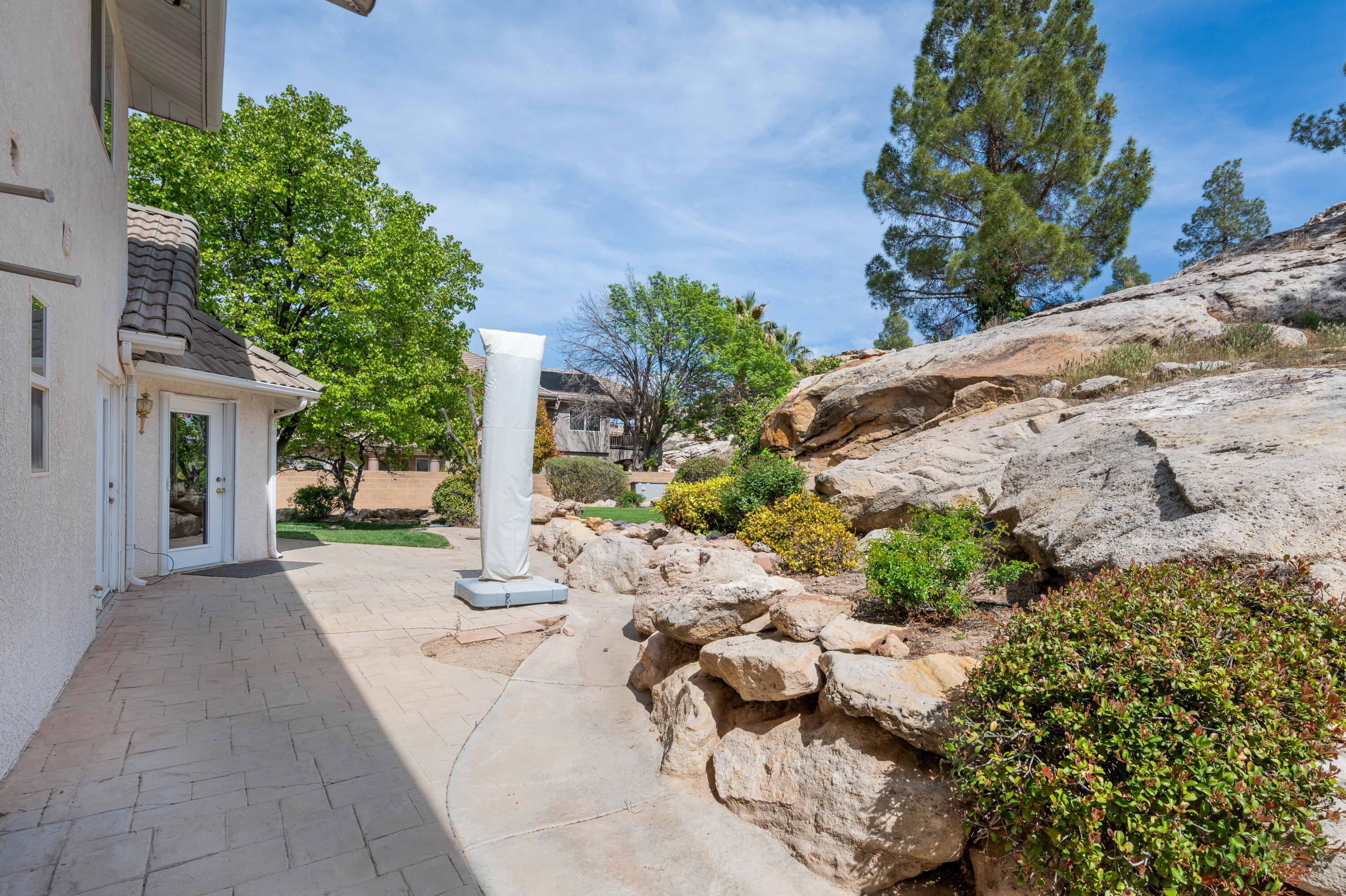 BOULDERS - Residential