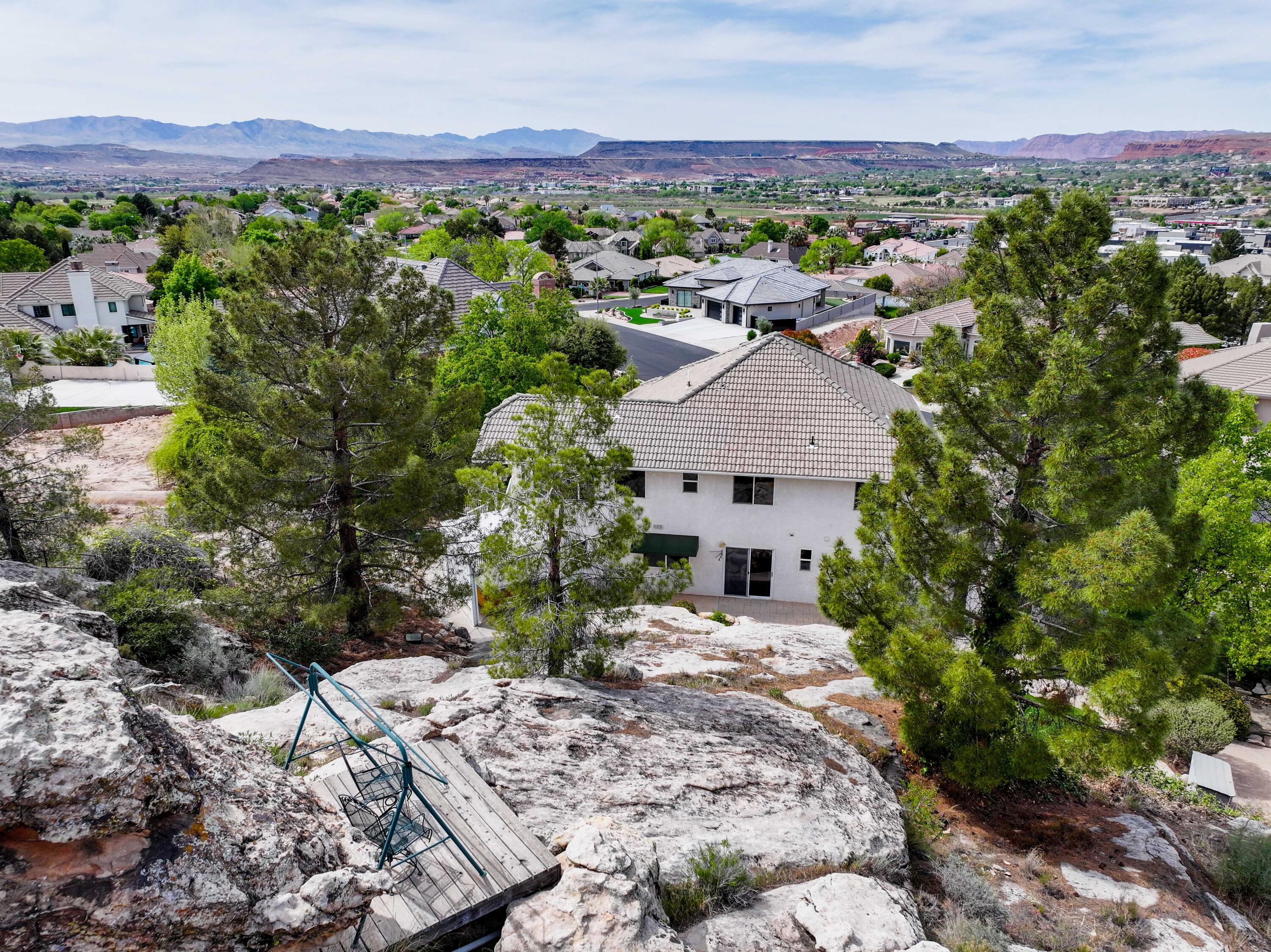 BOULDERS - Residential