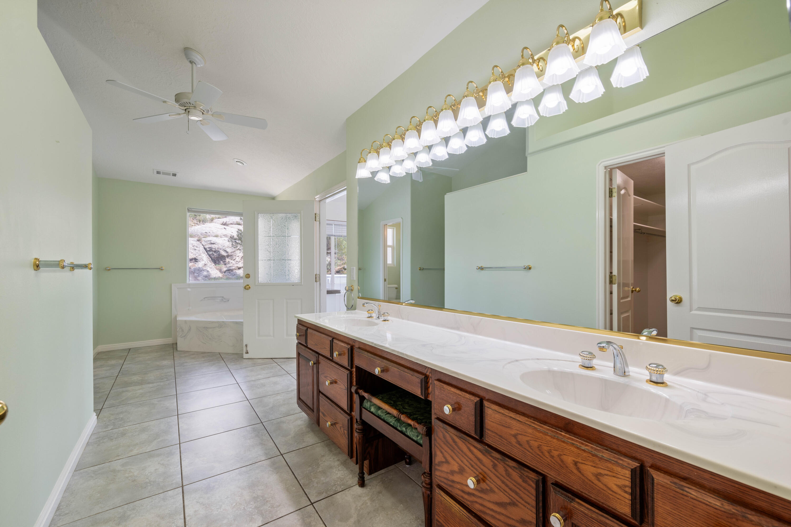 BOULDERS - Residential