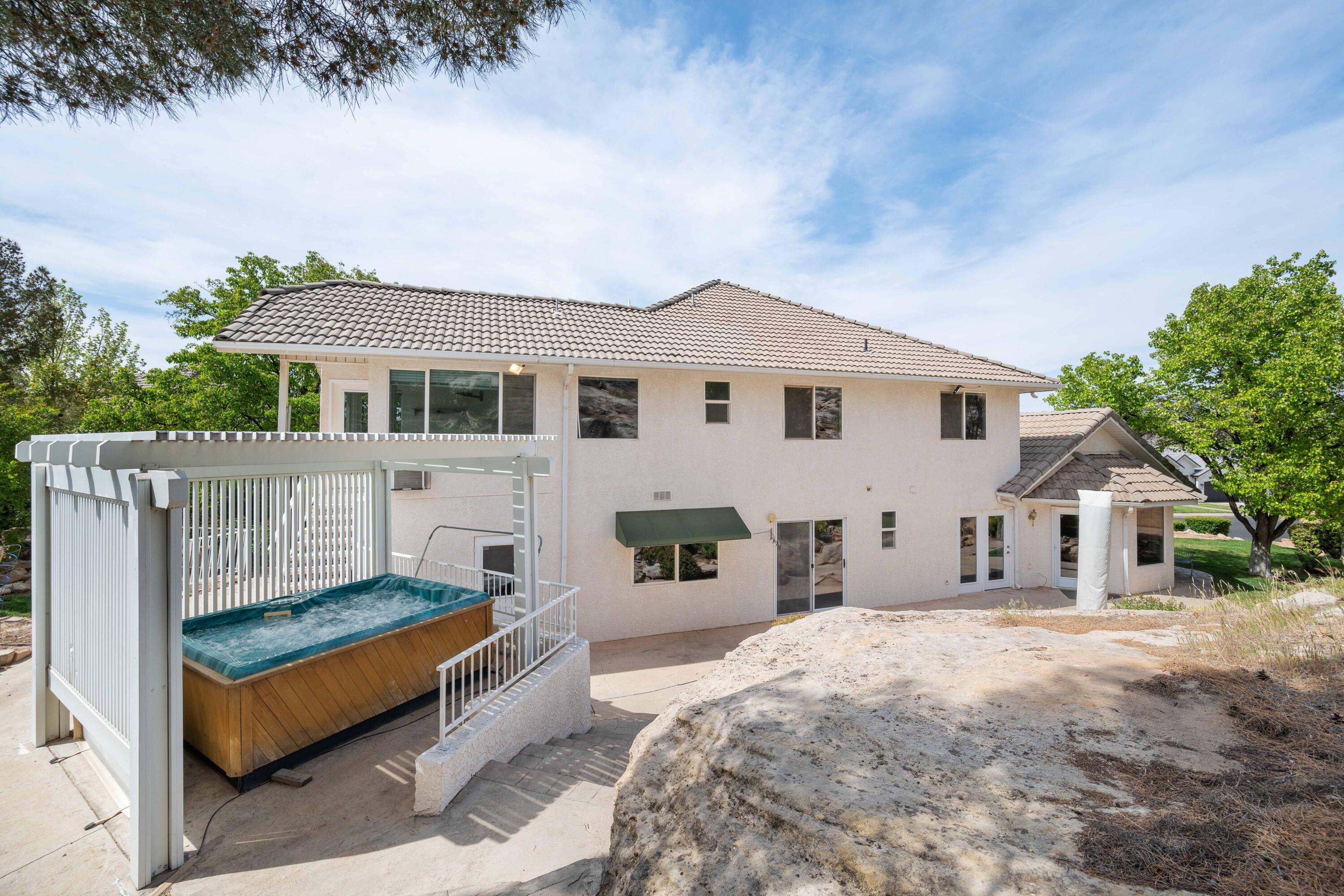 BOULDERS - Residential