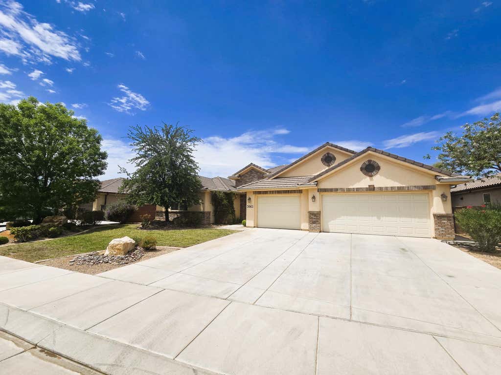 Photo of 3063 E Amaranth DR, Saint George, UT 84790 (MLS # 26-274126)