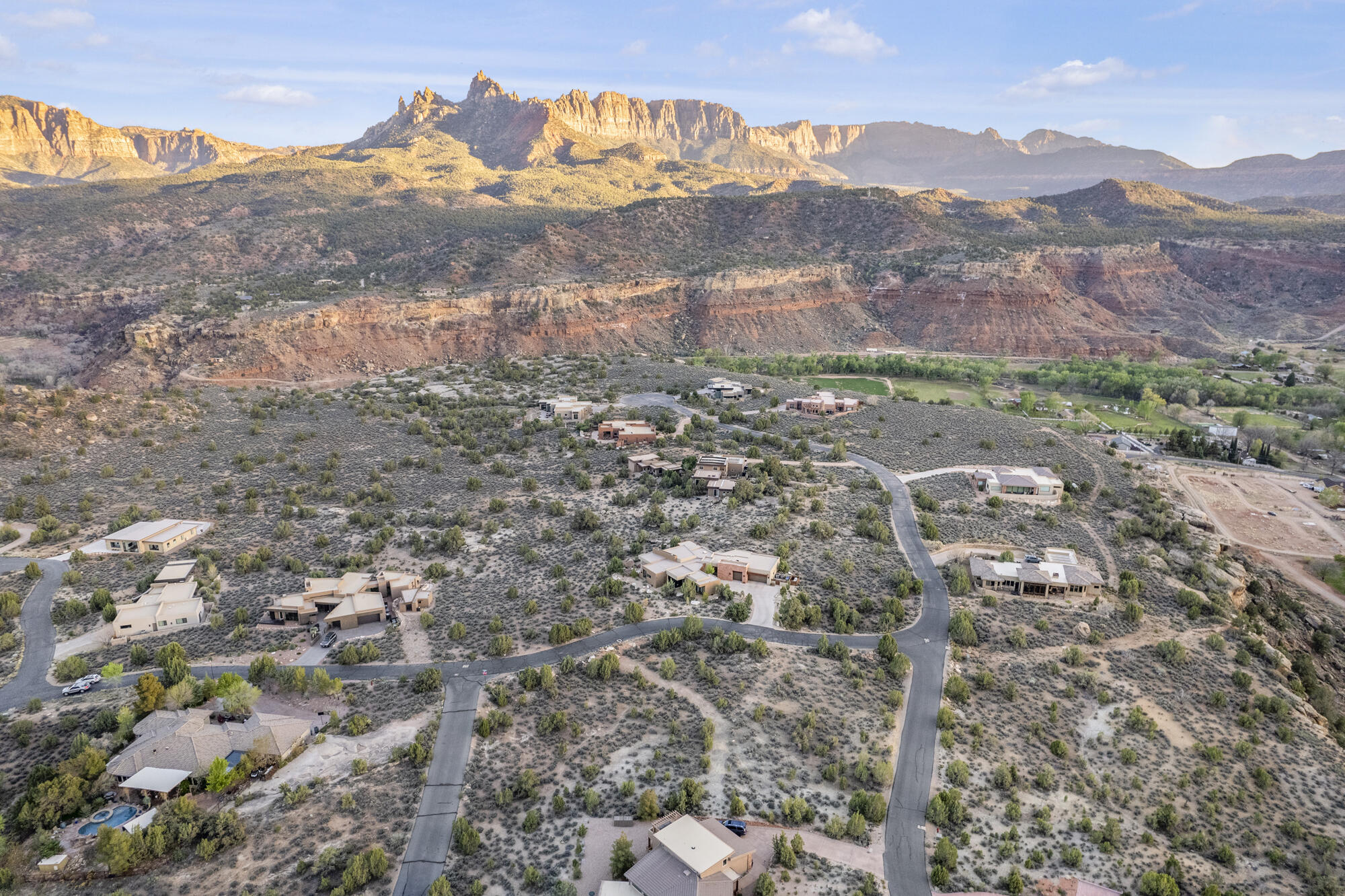ANASAZI PLATEAU - Land