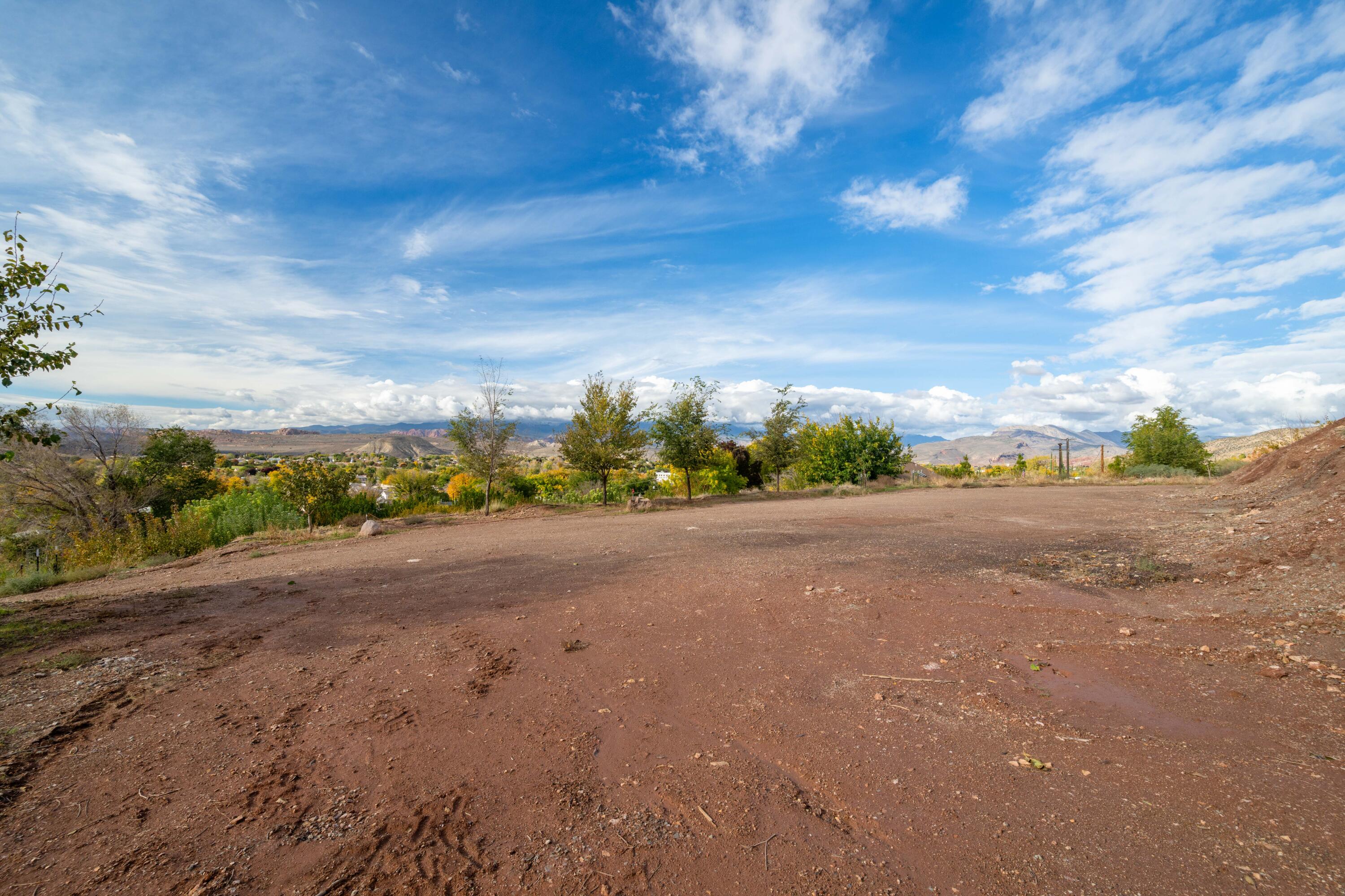 LAVERKIN TOWNSITE AND FIELD - Land