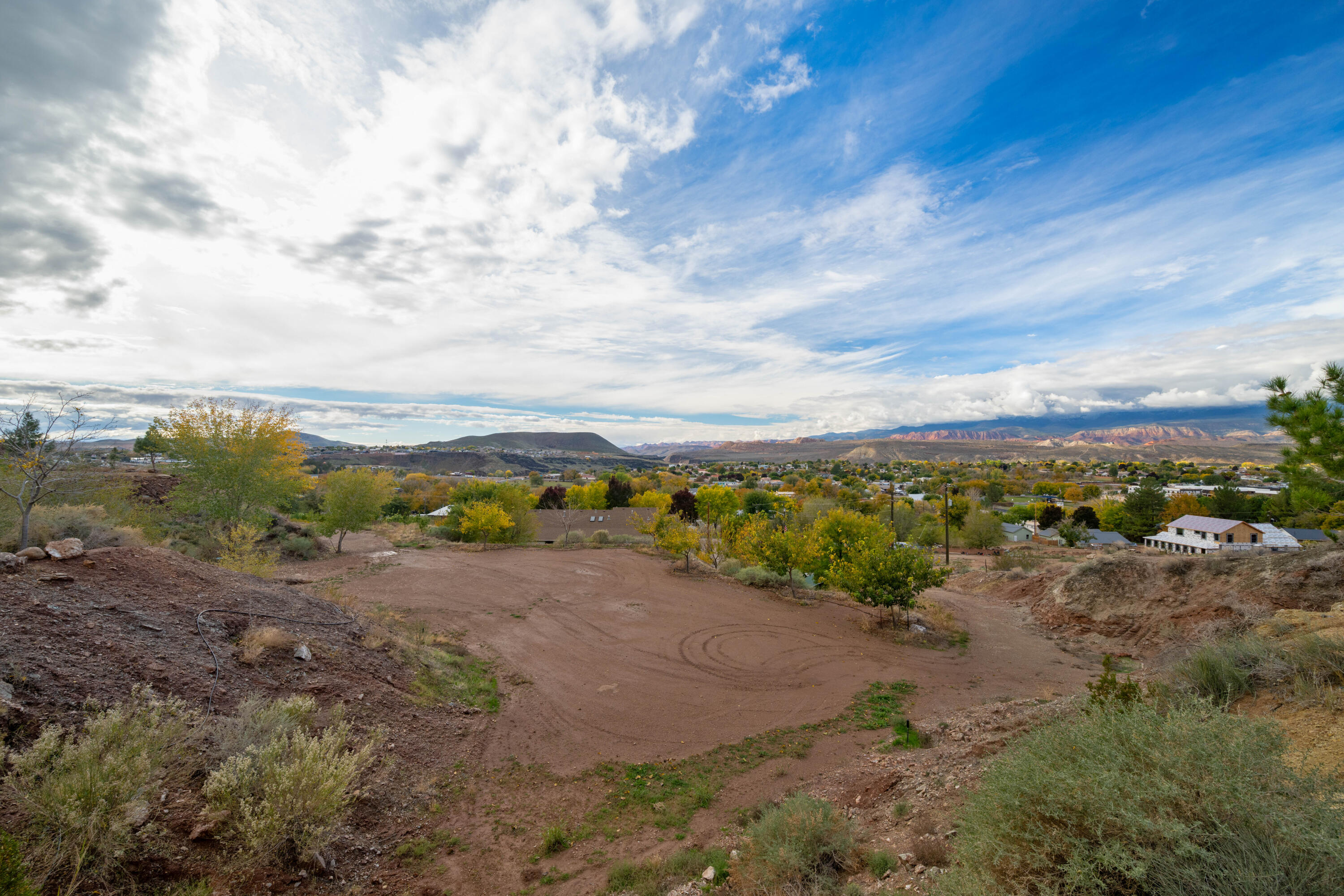 LAVERKIN TOWNSITE AND FIELD - Land