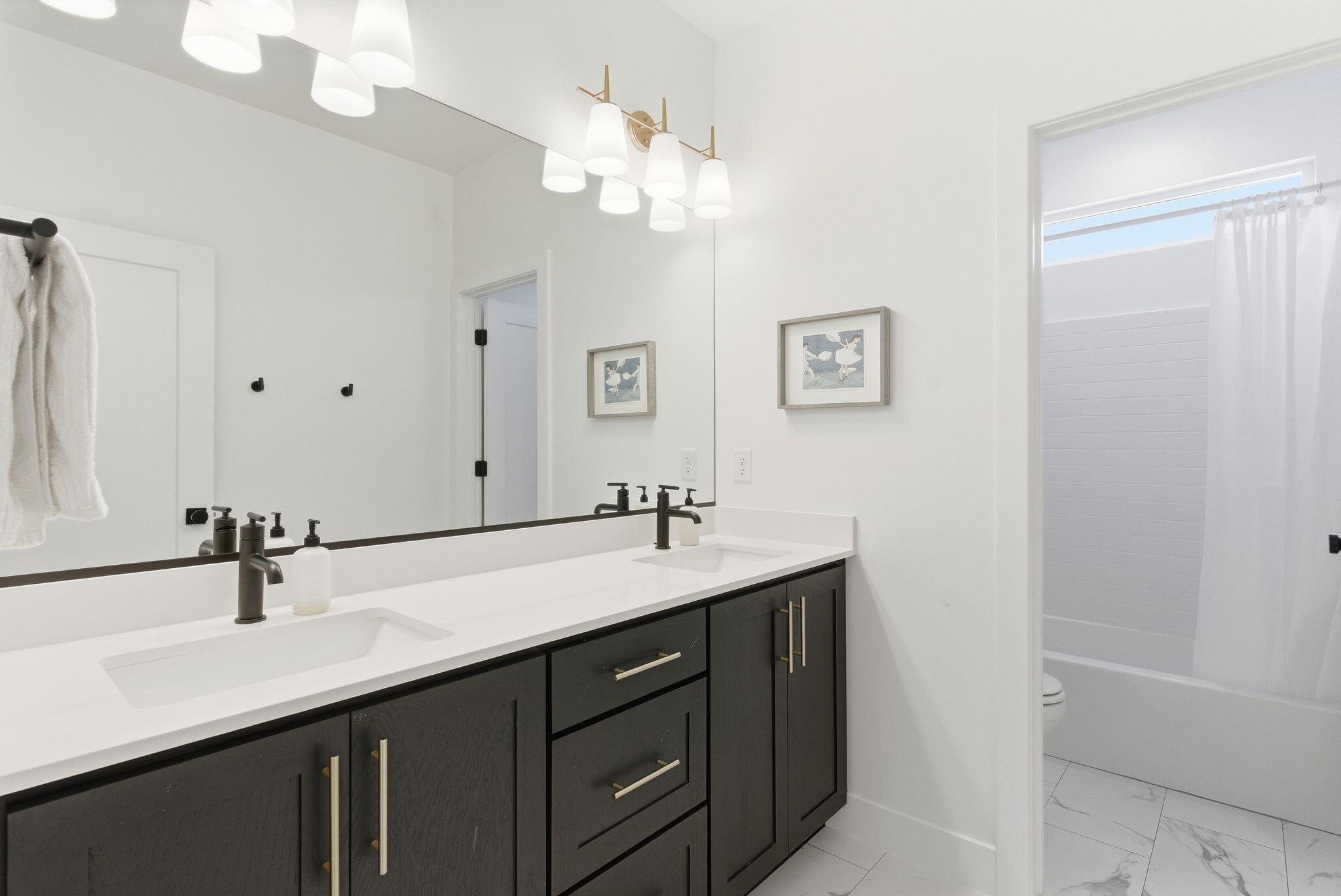 AUBURN HILLS - Residential