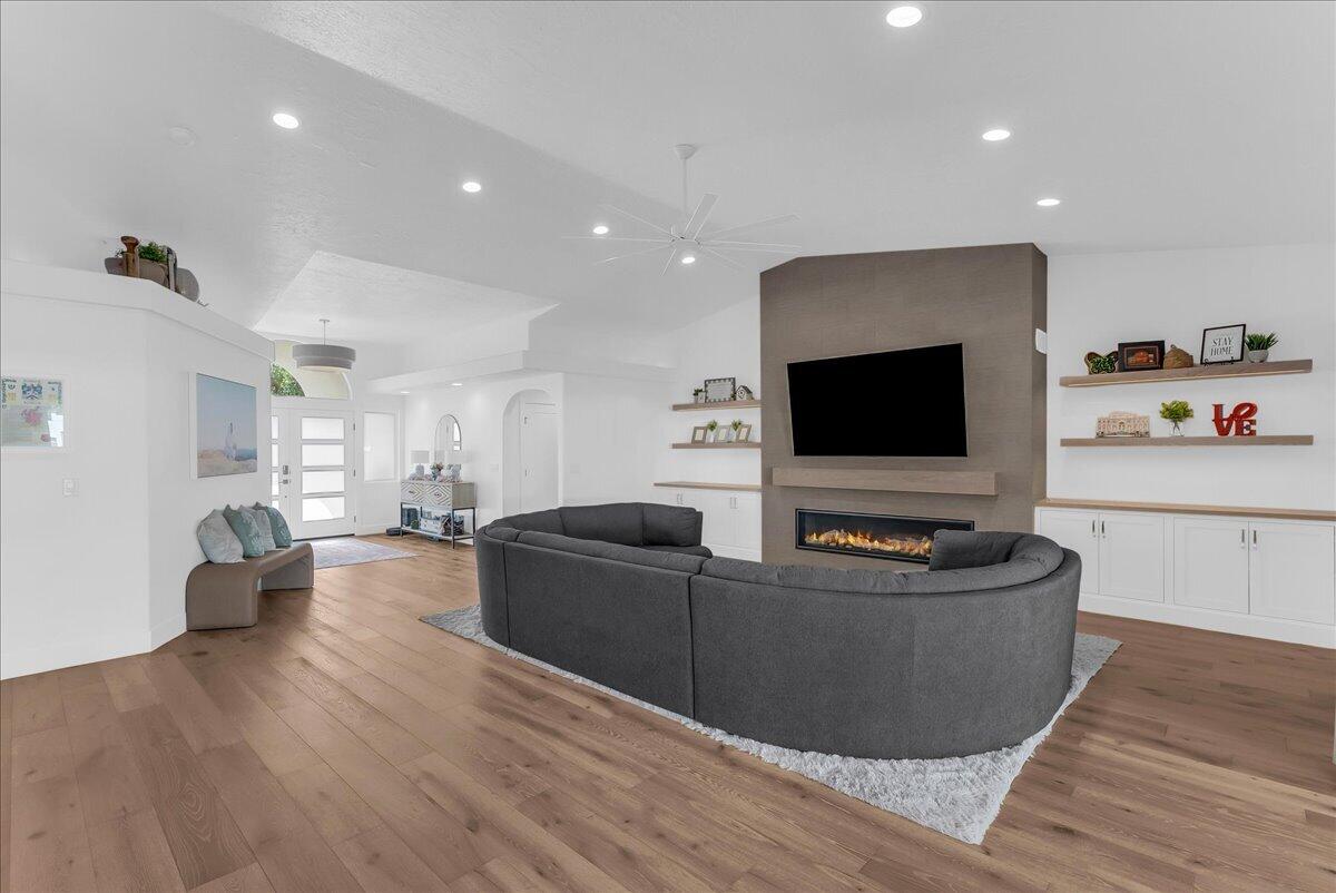 ST JAMES PLACE - Residential
