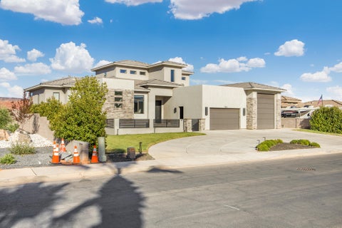 Tiny photo for 1840 Red Mountain DR, Santa Clara, UT 84765 (MLS # 26-275893)