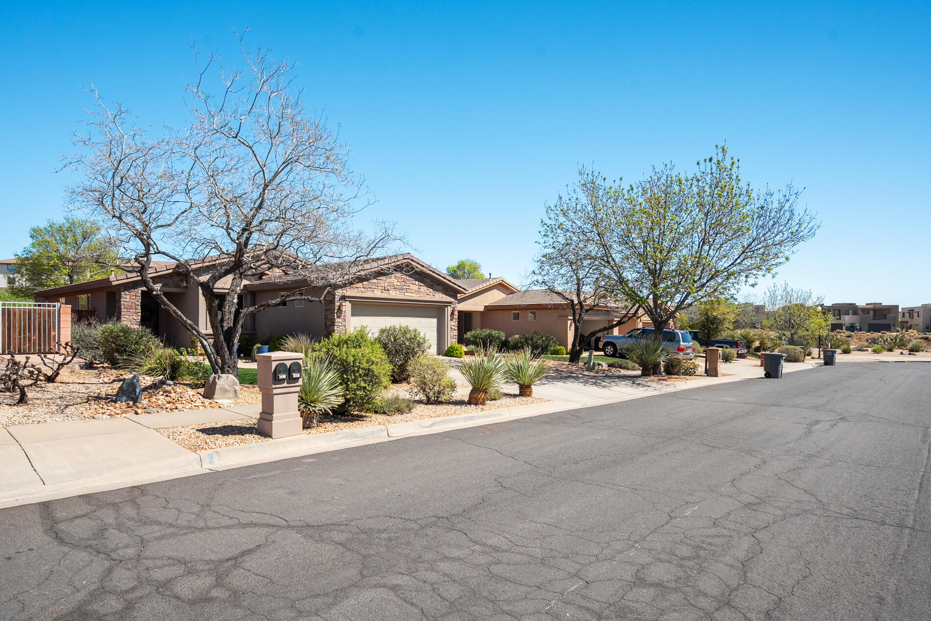 CORAL CANYON - Residential