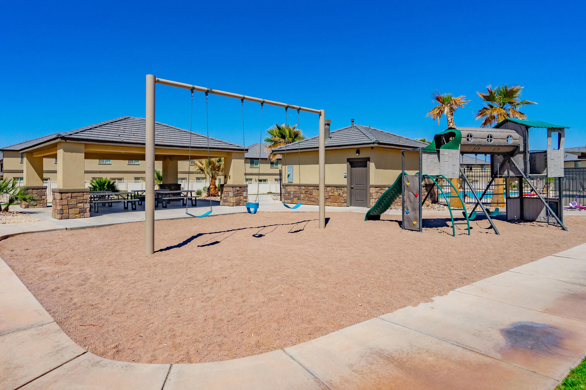 BLACKHAWK TH - Residential