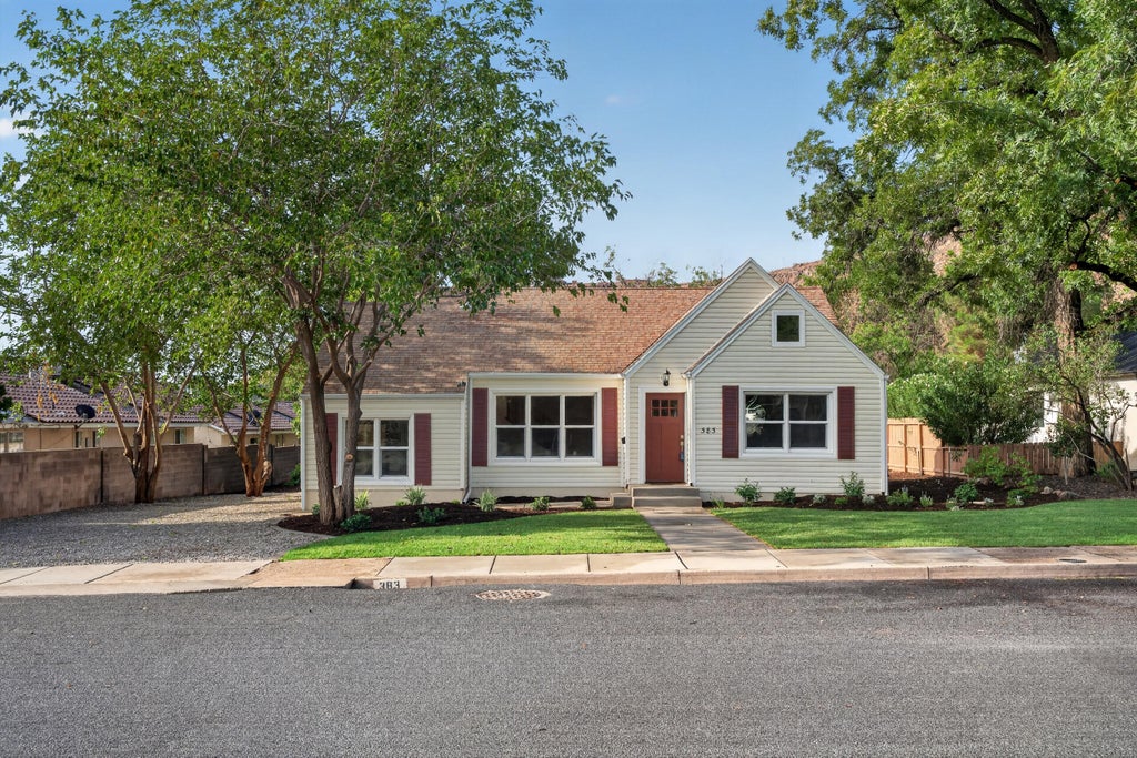 Photo of 383 W 200 S, Saint George, UT 84770 (MLS # 26-274967)