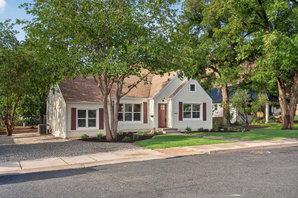 Photo of 383 W 200 S, Saint George, UT 84770 (MLS # 26-274967)