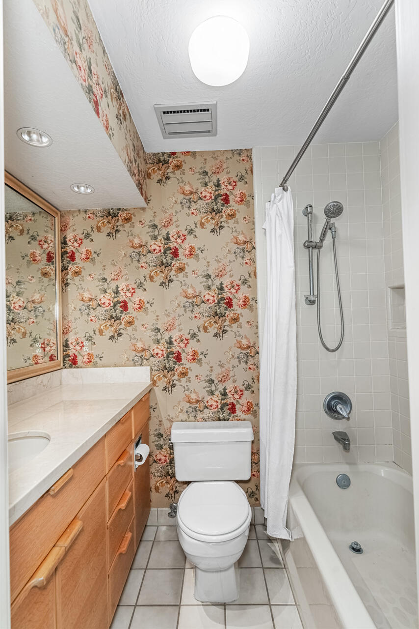 BLOOMINGTON COUNTRY CLUB - Residential