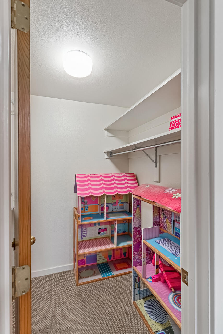 BLOOMINGTON COUNTRY CLUB - Residential