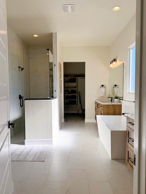 Tiny photo for 2999 Woodrow LN, Washington, UT 84780 (MLS # 26-276744)