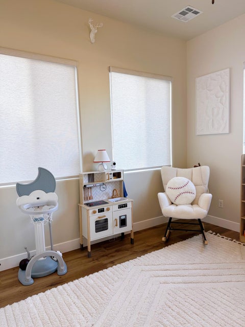 Tiny photo for 2999 Woodrow LN, Washington, UT 84780 (MLS # 26-276744)