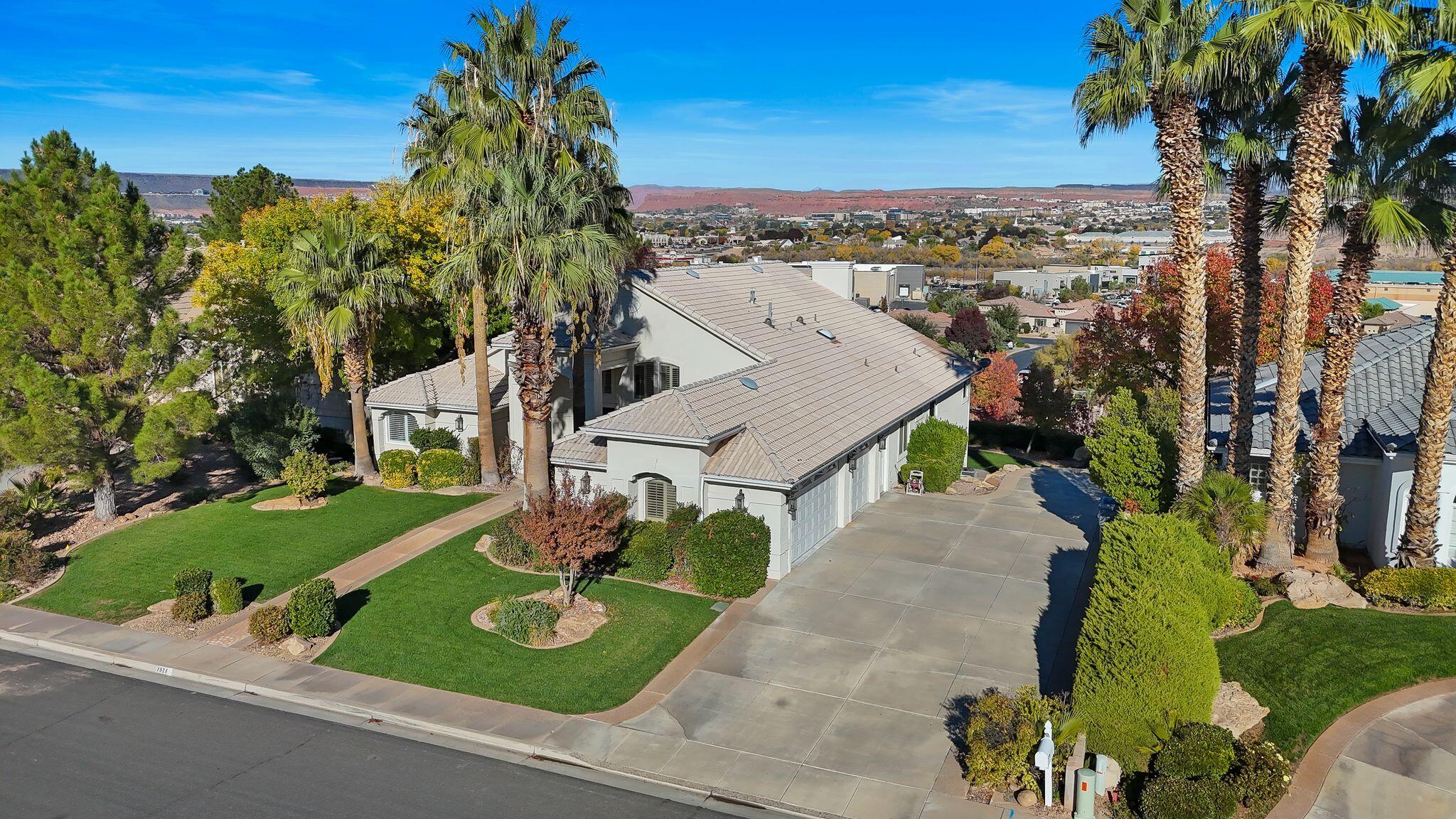 BOULDERS - Residential
