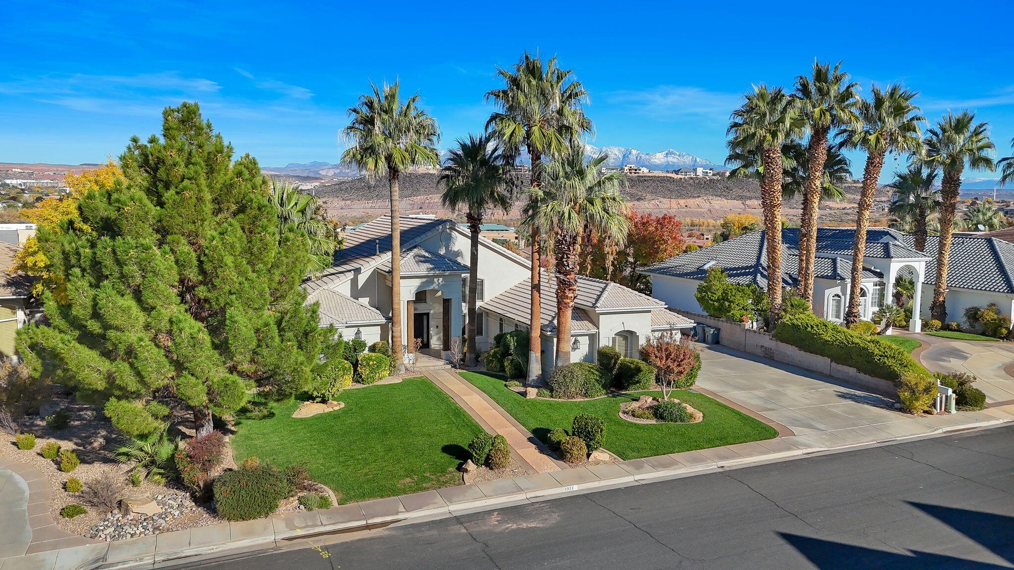 BOULDERS - Residential