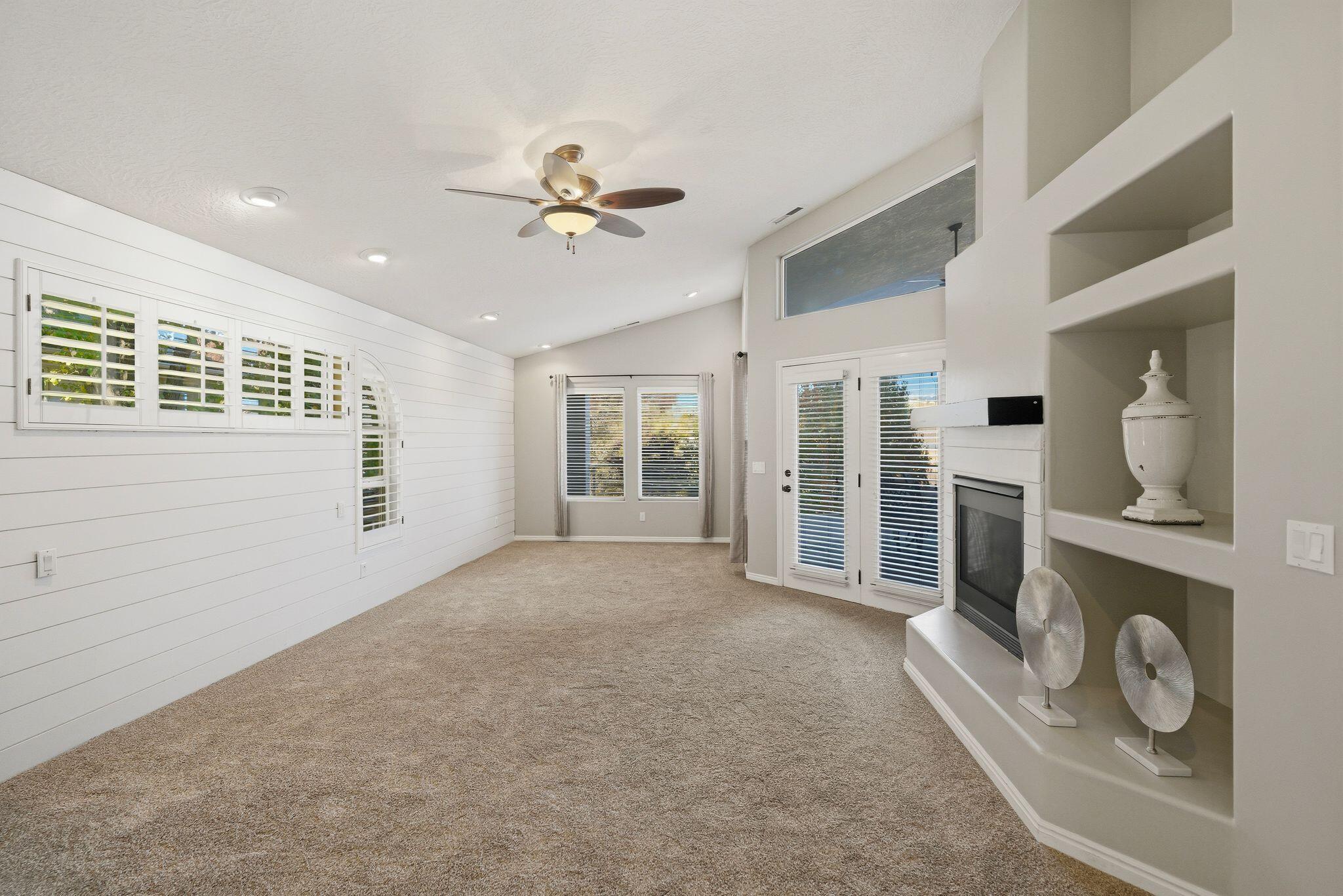 BOULDERS - Residential