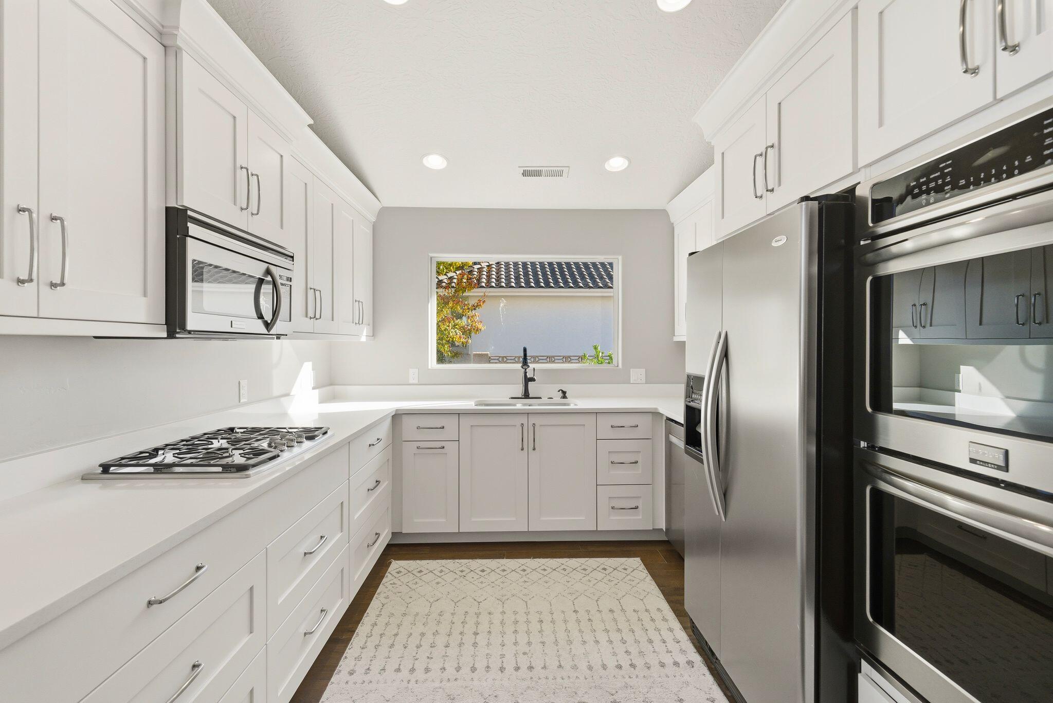 BOULDERS - Residential