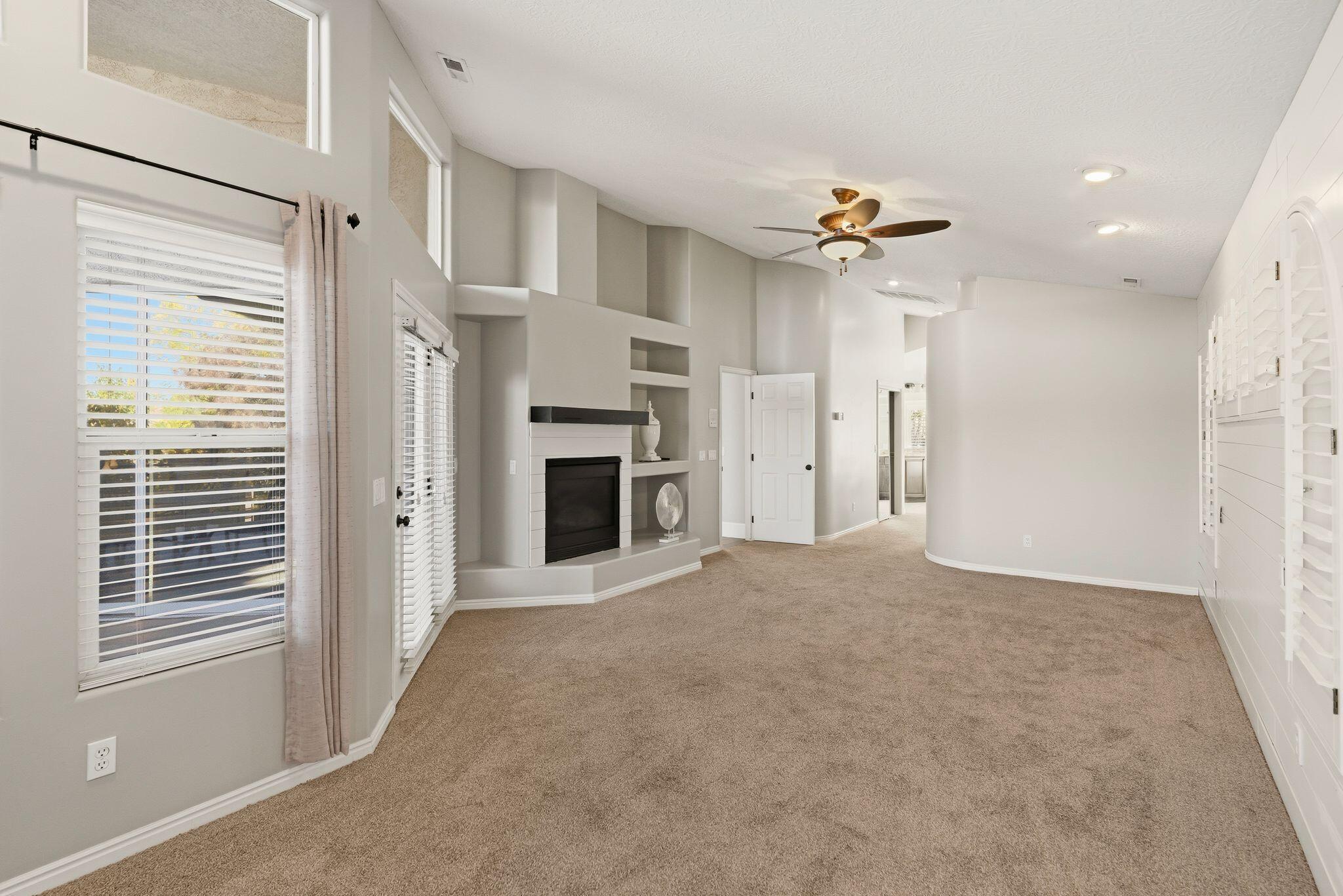 BOULDERS - Residential