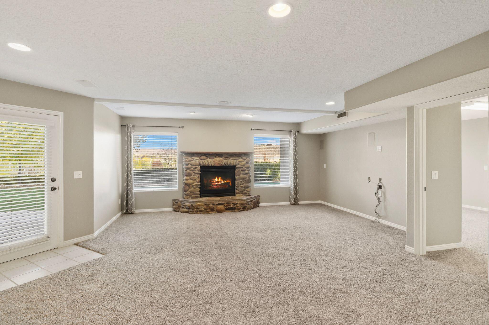 BOULDERS - Residential